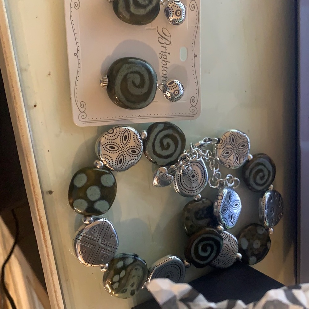 Earrings and Necklace set new!!